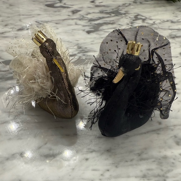 NWT Beautiful Metallic Black and Gold Swan Ornament Set - Picture 3 of 4
